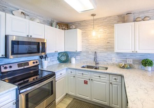 Gulf View! Pool, Tennis, Private beach access, elevator + shops/restaurants