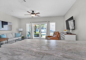 Gulf Views * Steps to the Beach * Private Patio