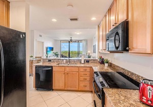 Harbour Haven: Waterfront Condo with Marina Views