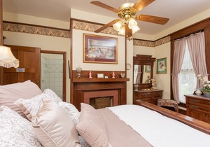 Herlong Mansion Bed and Breakfast Inn - Azalea Suite