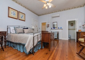 Herlong Mansion Bed and Breakfast Inn - Dogwood