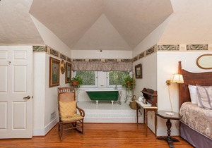 Herlong Mansion Bed and Breakfast Inn - Oak Room