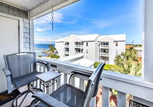 Hermitage By The Bay 305