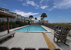 Home is where the ocean is! Book your town house today! ☀️🐬
