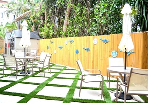 IDEAL LOCATION ! directly across st from the beach