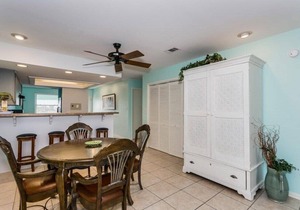 In the Center of the Action. Steps to Restaurants, Bars and all of the Fun - Deep Water Cove 205