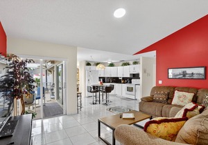 Just 3 mi. to Disney, pool (w/full privacy fence), grill, games room, 4 TVs