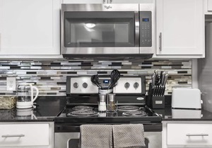 Kasa | Charming 1 BD + Near Local Eateries | Delray Beach