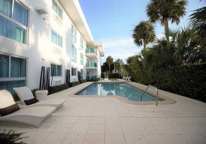King Size Studio with Kitchenette, Steps Away from Bal Harbour Beach