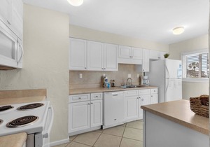 🌊LakeFRONT~Pool+Sauna~Walk2Beach~3BR Shoreline Towers Townhouse #4-4