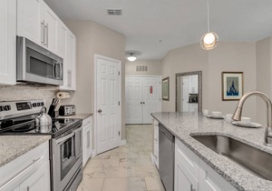 Last Minute Disney Getaway! Themed Bedrooms & Private Balcony. Book Now! #39420