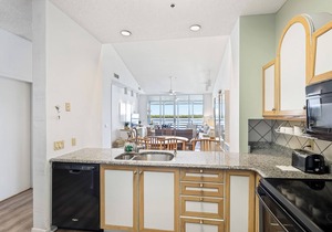 LONGBOAT KEY BEAUTY! This 2/2 unit offers stunning views of the bay! Call today to book your fall vacation!