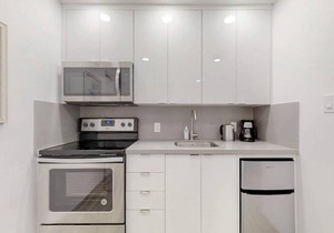 Lovely 1BR w/Parking Space & Walk to the Beach #7