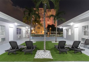 Lovely 1BR w/Parking Space & Walk to the Beach #7