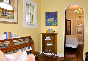 Lovely bungalow with gardens in Old Northeast.