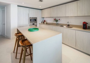 Luxurios One Bedroom Condo Beachfront Building