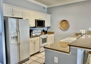 Luxurious Condo on the 5th Floor! Only a 7 Minute Walk to Flora Bama!