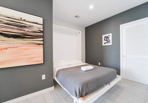 Luxury 1 Bedroom Den Modern Condo In Design District in Miami
