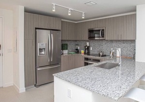 Luxury 1BD/1BT Apartment in Downtown Doral