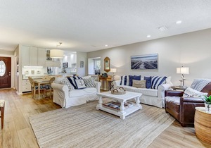 Luxury Fairway Oaks Villa | Golf Course Views | Short Drive or Bike Ride to Beach