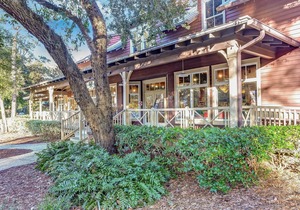 Luxury Fairway Oaks Villa | Golf Course Views | Short Drive or Bike Ride to Beach