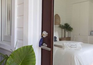 Luxury in Seaside! Just Steps to Beach, Downtown, & Very Private + 2 Bikes