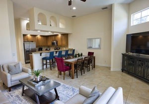 Luxury Townhouse Minutes from Beach and Downtown