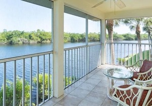 Mainsail (2-Bedroom Condo) with Pool by RedAwning