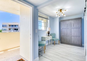 Modern condo w/ shared pool and tennis, on-site beach, & prime boating location!