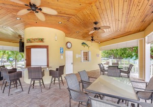 Modern condo w/ shared pool and tennis, on-site beach, & prime boating location!