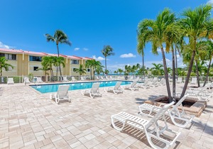 Modern condo w/ shared pool and tennis, on-site beach, & prime boating location!