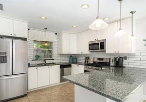 Modern Home with a Private lap pool - 3 Blocks to a Gorgeous Beach!