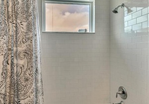 New 3/2 Duplex Minutes From Heart of Tampa -Unit B