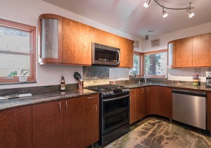 New Listing - Old Northeast Cottage with Studio - Gorgeous Finishes - Sleeps 5