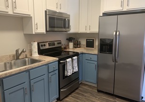 New Patio & Pergola, Near Shops/Restaurants, King Bed, Pet-Friendly Yard
