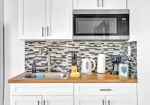 New Stylish One Bdrm Close to Beach & Hard Rock