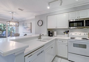 Newly Renovated Sailmaker Townhome in Summer Beach Resort less than 5 min walk to beach!