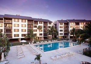 Nice 3 BR, 2 bath Condo. Large heated pool!