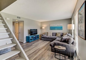 North End Retreat: Pool, Tennis, Close to Beach