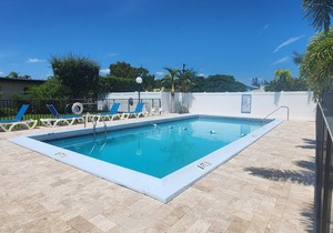 Oasis at Hollywood - Sleeps 2- Unit 3