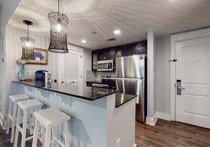 Observation Point gem w/pools, golf, marina, tennis & amazing locale