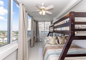 Ocean Beach Condo 3BR On the Sand 911