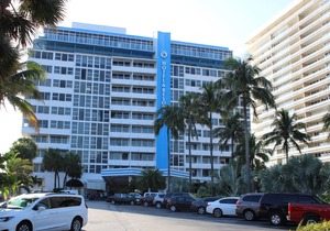 Ocean Manor Hotel Beachfront Resort living