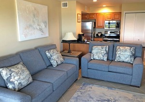 Oceanfront condo Ocean Pointe Suites. Swimming Pool, Beach.