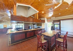 Oceanfront condo Ocean Pointe Suites. Swimming Pool, Beach.