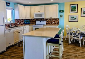 Oceanfront Luxury Condonn28 night minimum. Book Jan 7-Feb4 for 600 discount.