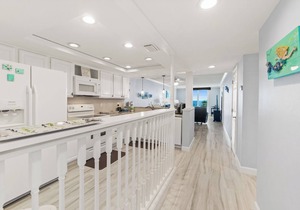 Oceanfront condo-steps from the beach! -Sleeps 4 2BR 2BTH on the 3rd floor