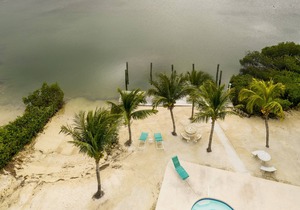 Old Florida Style, Dockage, Swimming Pool (shared), just 20 miles from Key West