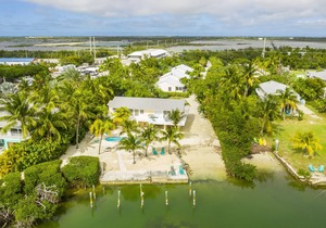 Old Florida Style, Dockage, Swimming Pool (shared), just 20 miles from Key West