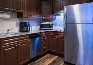 Only 1.5 Miles from Orlando International Airport + Outdoor Pool | 25 Minutes to Disney World